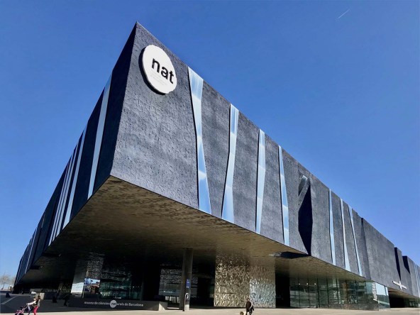 Fórum - ArquiTravel - Herzog & de Meuron - Barcelona - España - Arquitectura Deconstructivista